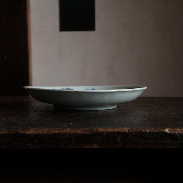 伊万里焼 花と蝶々◇花蝶文染付中皿 骨董器 antiques アンティーク和