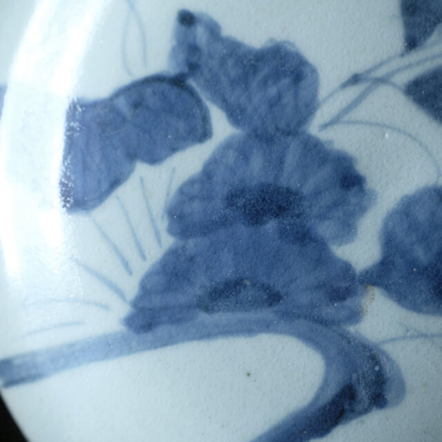 伊万里焼 花と蝶々◇花蝶文染付中皿 骨董器 antiques アンティーク和