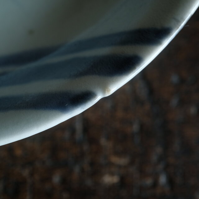 伊万里焼 花と蝶々◇花蝶文染付中皿 骨董器 antiques アンティーク和
