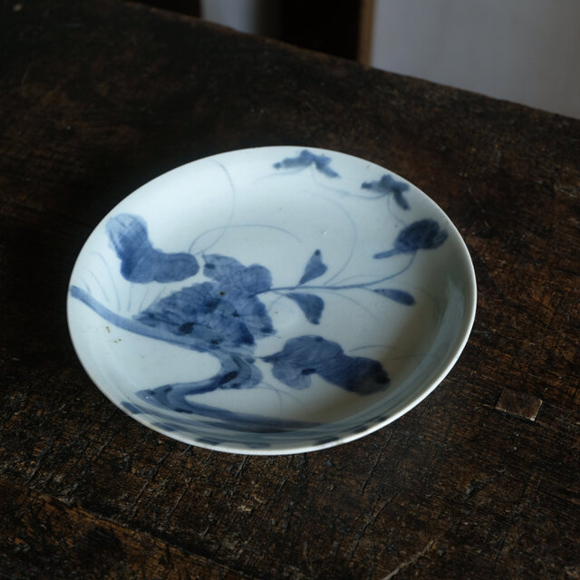 伊万里焼 花と蝶々◇花蝶文染付中皿 骨董器 antiques アンティーク和
