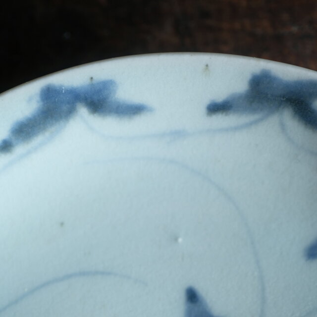 伊万里焼 花と蝶々◇花蝶文染付中皿 骨董器 antiques アンティーク和
