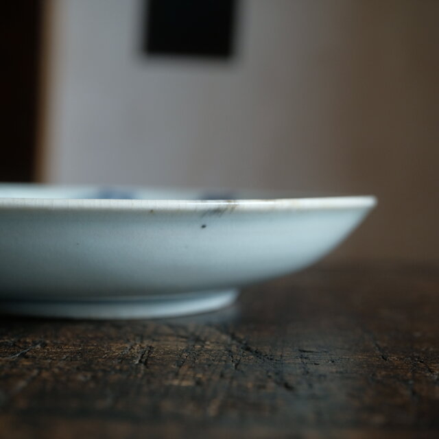 伊万里焼 花と蝶々◇花蝶文染付中皿 骨董器 antiques アンティーク和