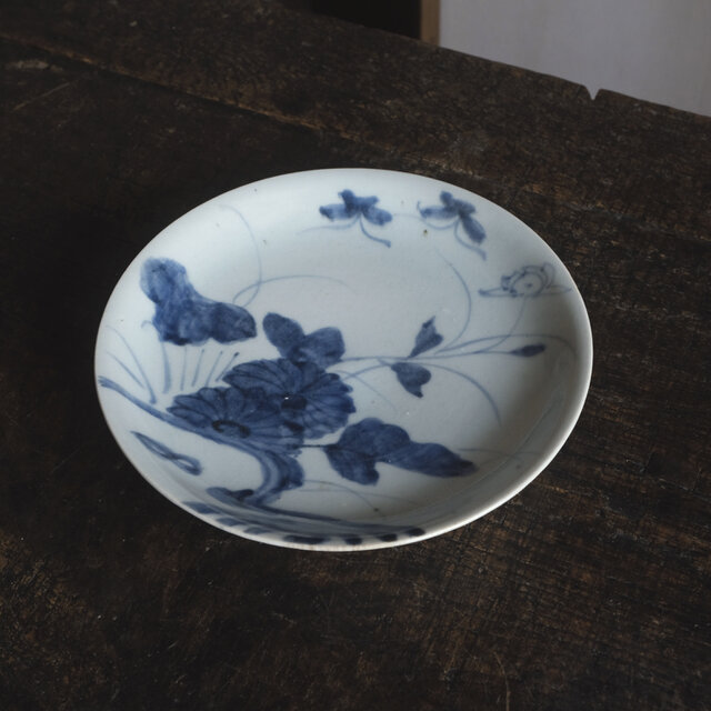 伊万里焼 花と蝶々◇花蝶文染付中皿 骨董器 antiques アンティーク和