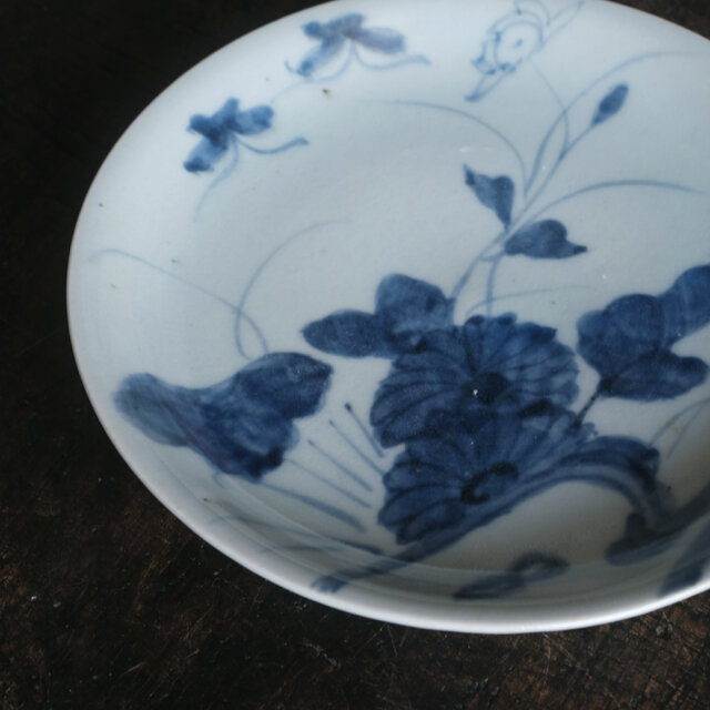 伊万里焼 花と蝶々◇花蝶文染付中皿 骨董器 antiques アンティーク和