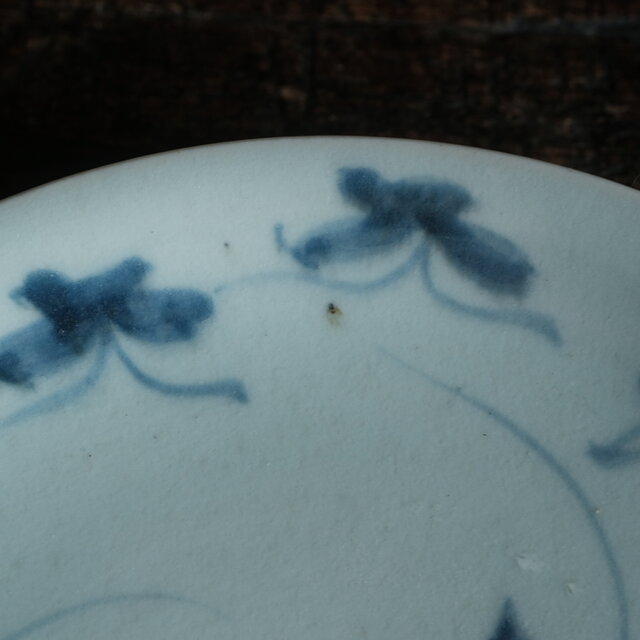 伊万里焼 花と蝶々◇花蝶文染付中皿 骨董器 antiques アンティーク和