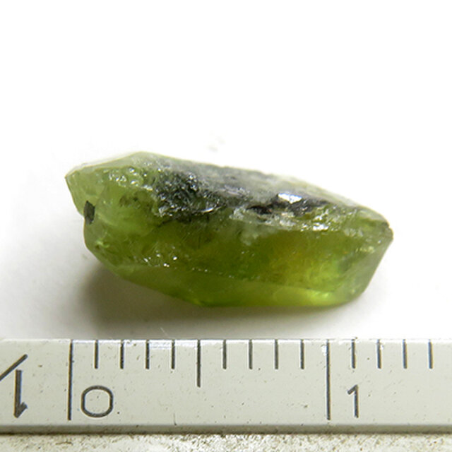 特選一点物】パキスタン産｜天然スフェーン 3.6ct 楔型結晶原石（抜群