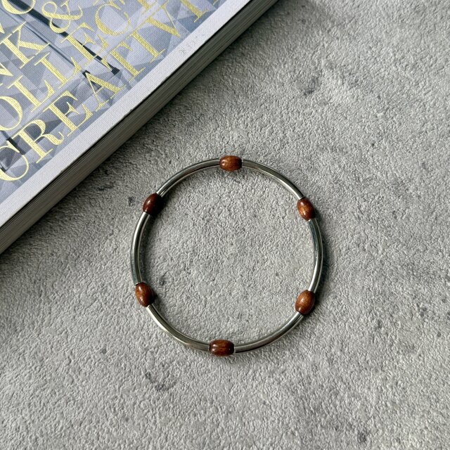 B117-ヴィンテージブレスレット U.S.A. Silver-tone wooden bead