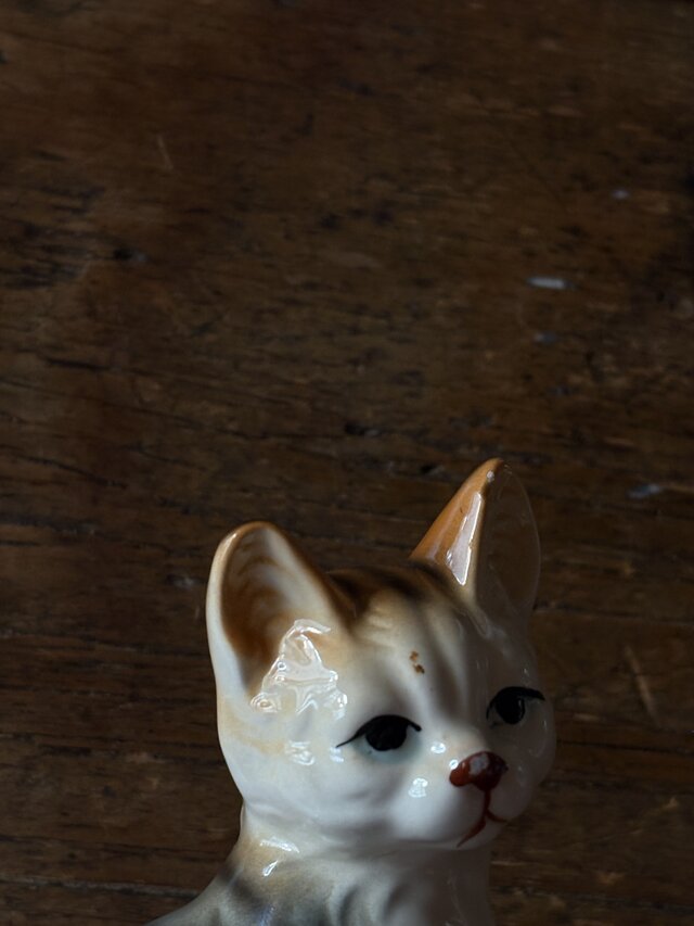 neko 1 フィギュリン 猫 フランスヴィンテージ ブロカントのある