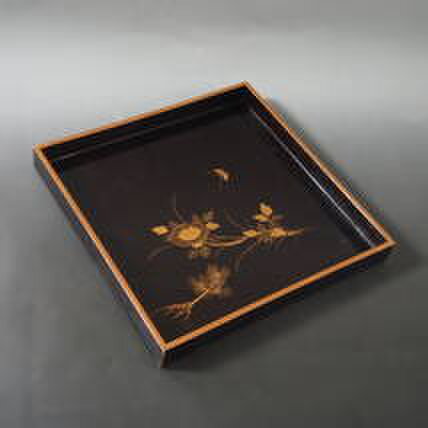 輪島塗　角盆　蒔絵　金彩　牡丹文　蝶文　2客 漆蒔絵角盆 大小セット 松・牡丹・蝶図 | iichi 日々の暮らしを