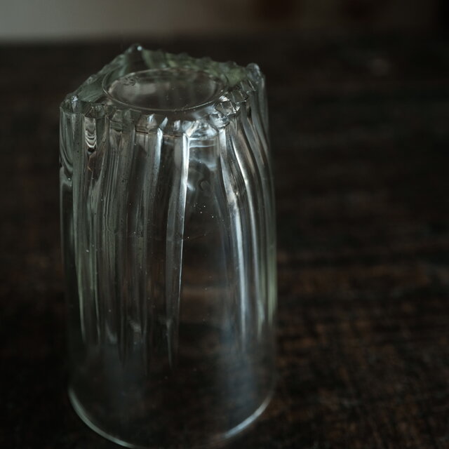燻んだ色味◇プレスガラスコップ 骨董/antiques 器 アンティークガラス