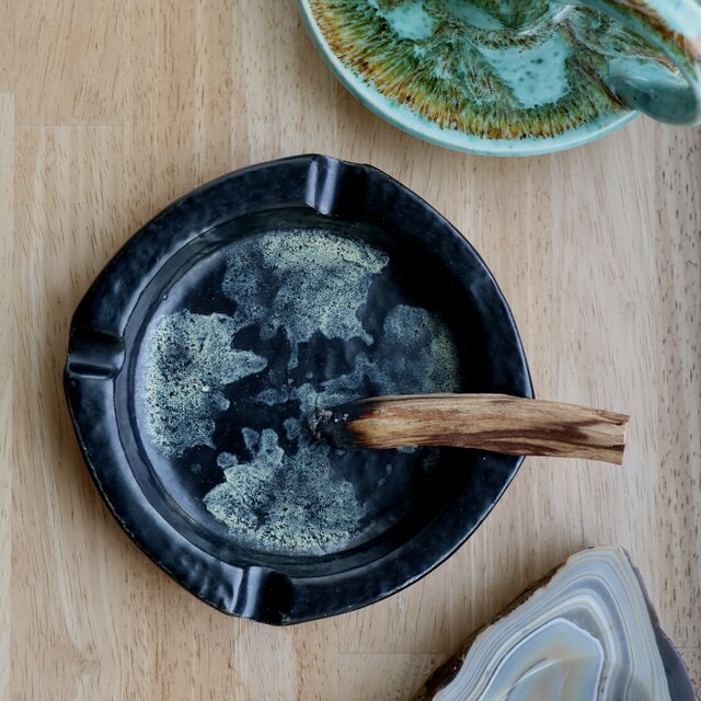 Ceramic Ashtray | iichi 日々の暮らしを心地よくするハンドメイドや