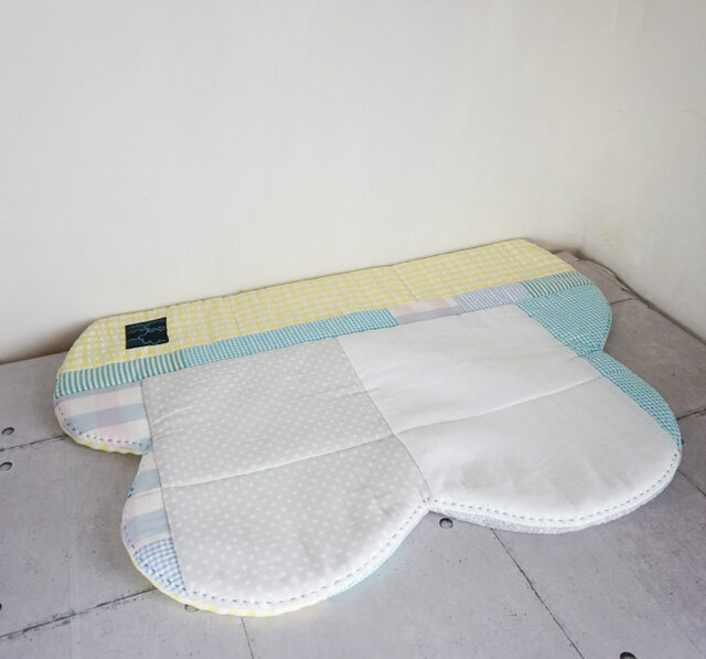 ハンドメイド　パッチワーク　フリーマット　ベビー用品 パッチワークなくもの形のフリーマット（イエロー系） | iichi 日々の
