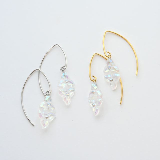 silver925｜ヴィンテージガラスの揺れる透明な花フックピアス