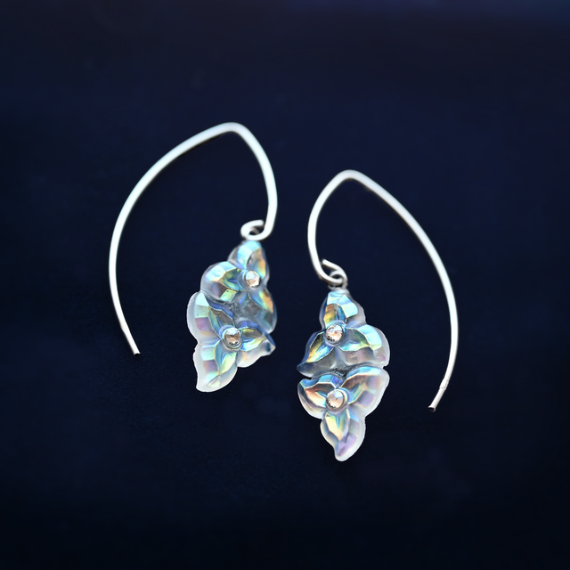 silver925｜ヴィンテージガラスの揺れる透明な花フックピアス