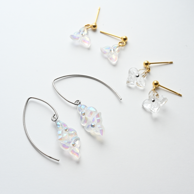 silver925｜ヴィンテージガラスの揺れる透明な花フックピアス
