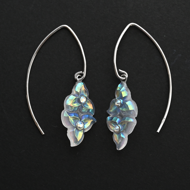 silver925｜ヴィンテージガラスの揺れる透明な花フックピアス