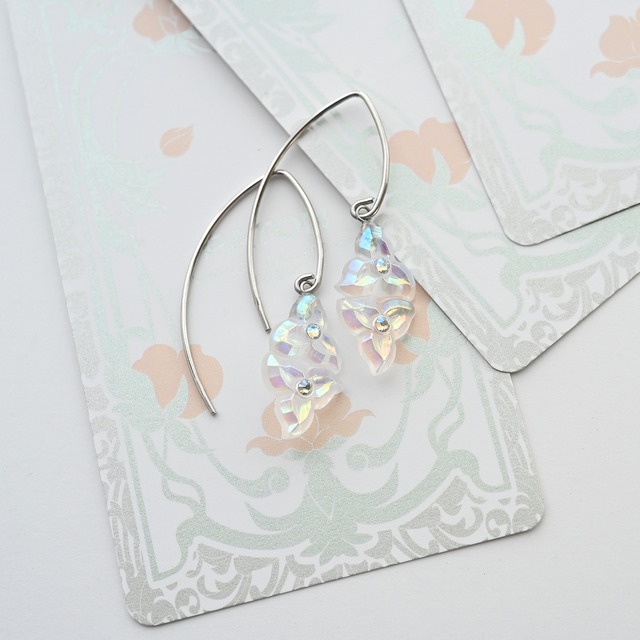 silver925｜ヴィンテージガラスの揺れる透明な花フックピアス