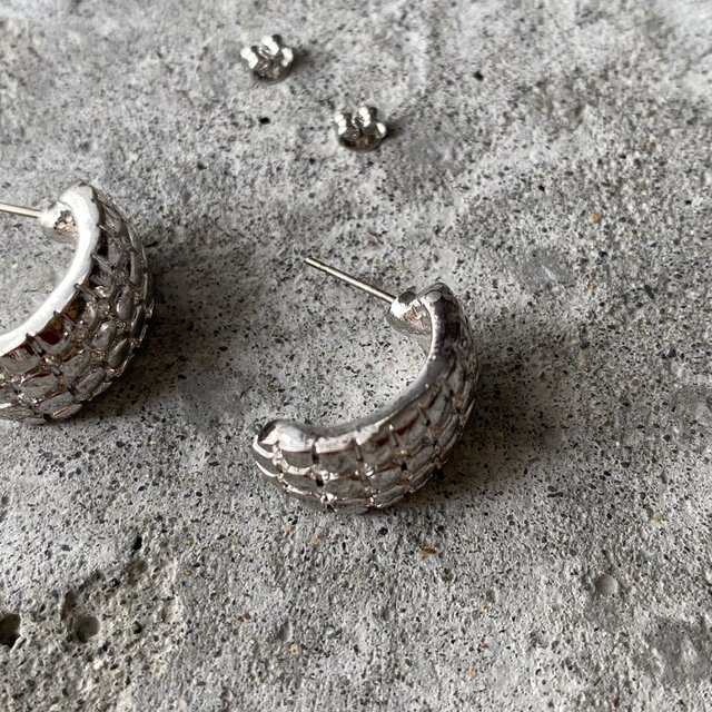 Vintage 90s-00s USA retro textured half hoop pierce | iichi 日々の