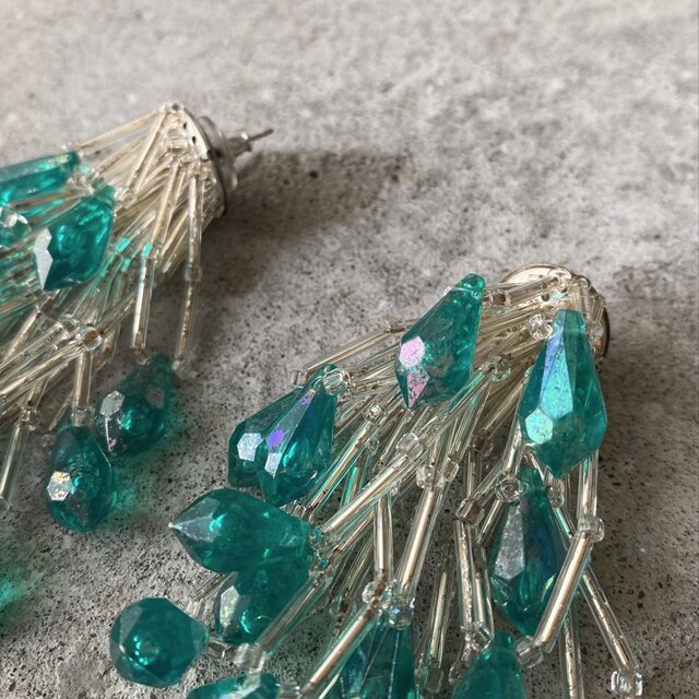 Vintage 70s-80s USA retro green tassel beads big pierce | iichi