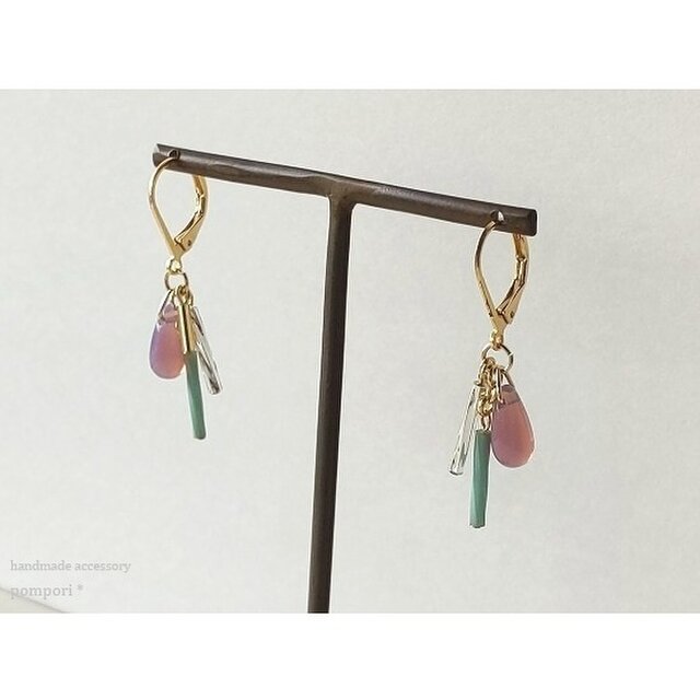 ドロップとツイストのピアス（ミルキーラベンダー） | iichi 日々の