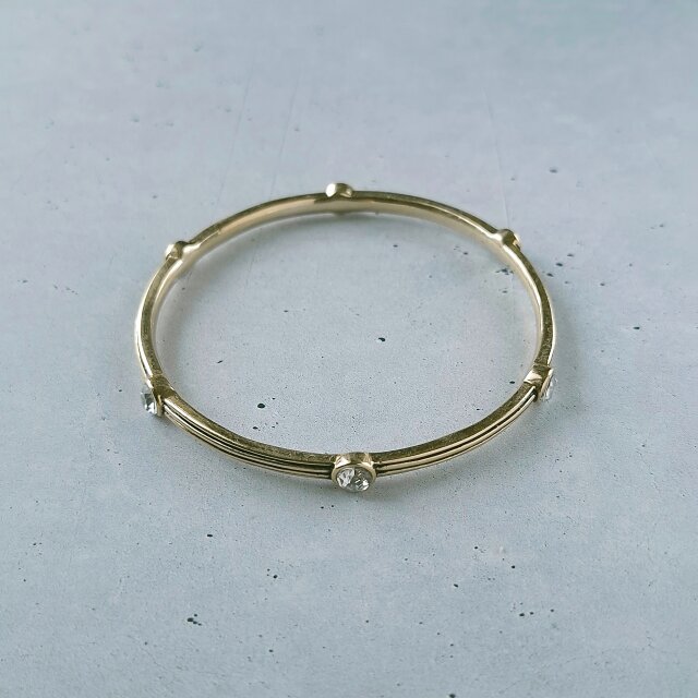 デッドストック未使用Monet ヴィンテージ　ゴールドバングル MONET》 gold four line clear rhinestone モネ ヴィンテージバングル