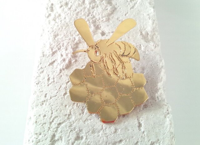 ☆Bee & Honey Comb☆ 真鍮ブローチの画像1枚目