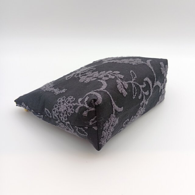 刺繍 保温・保冷の洗えるポーチ 大きめ20cm ブラック 805 | iichi 日々