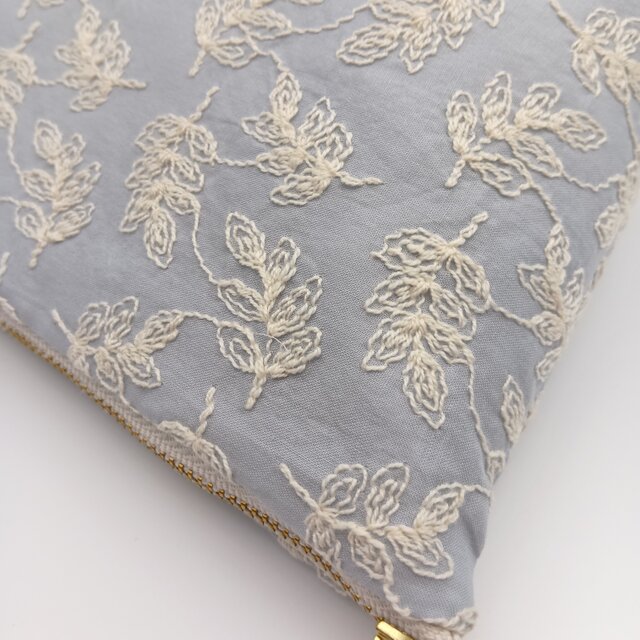 葉っぱ刺繍 保温・保冷の洗えるポーチ 大きめ20cm サックスブルー 806