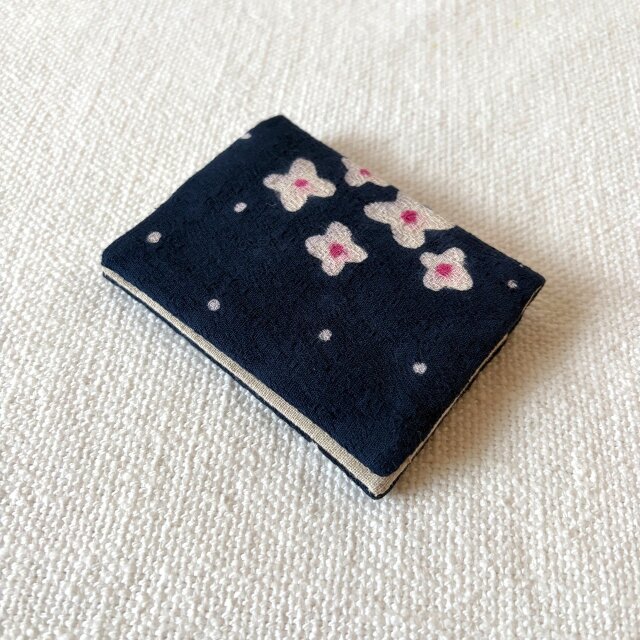 型染め カードケース「押し花」 | iichi 日々の暮らしを心地よくする