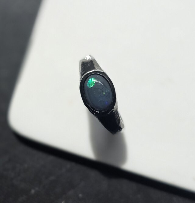 ブラックオパール 0.9ct オーバル BK印台 シルバーSV925リング | iichi