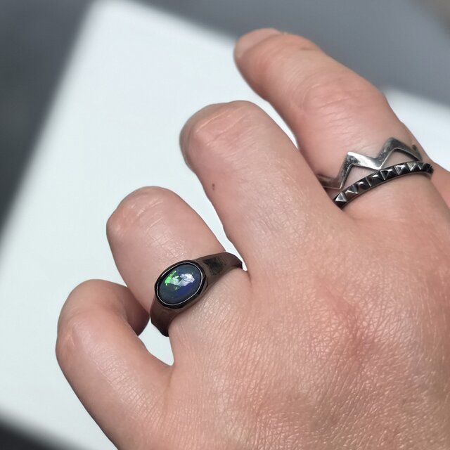 ブラックオパール 0.9ct オーバル BK印台 シルバーSV925リング | iichi