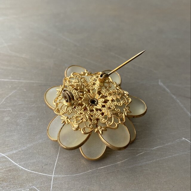 Vintage 60s USA retro frosted glass flower crystal bijou brooch