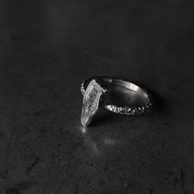 ロシア産フェナカイトシルバーリング 12号 Silver950 マリシェボ鉱山 ロシア産フェナカイトシルバーリング#13 | iichi 日々の暮らしを