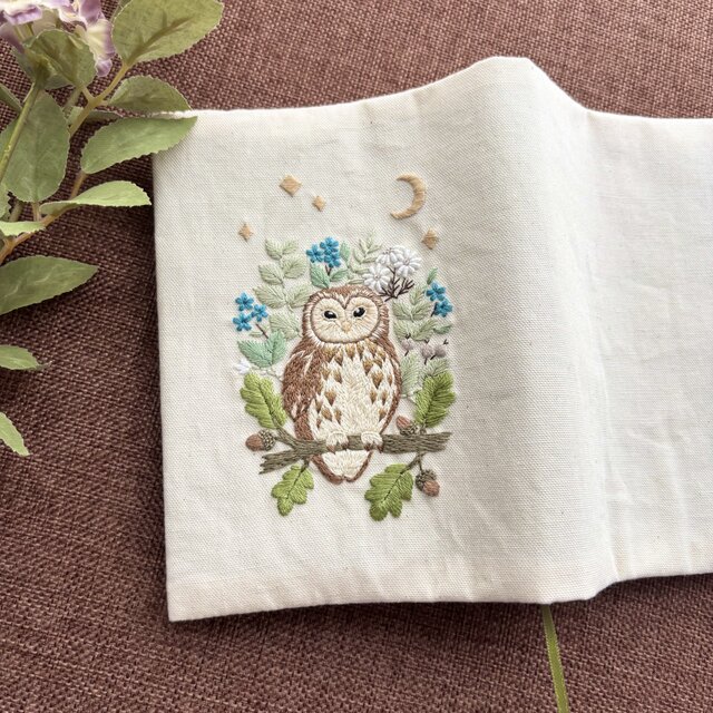 フクロウの夜 ︴刺繍ブックカバー╱文庫本サイズ | iichi 日々の暮らし