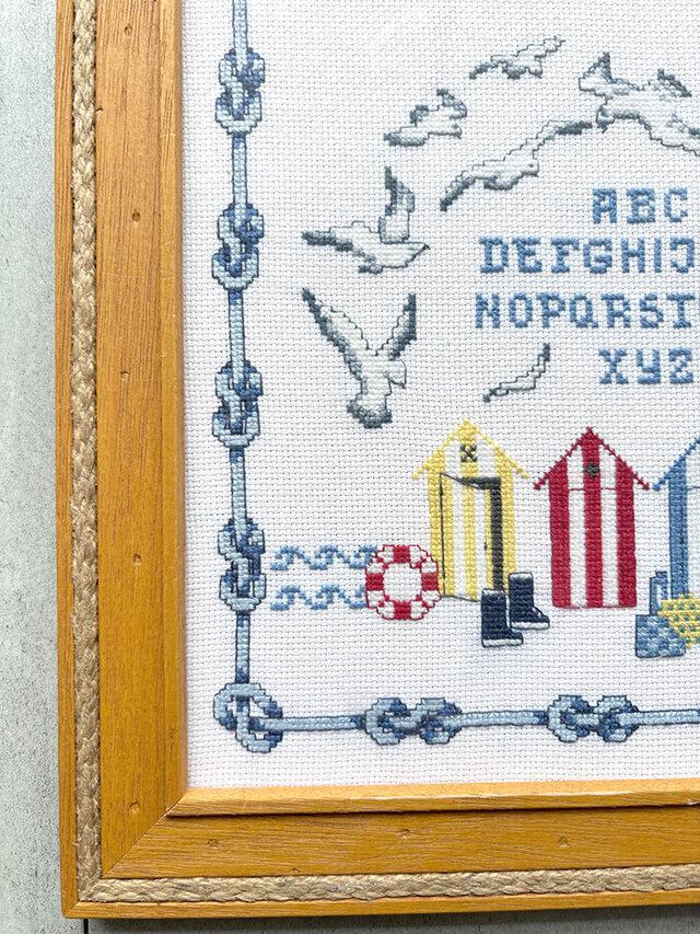 刺繍額もの 海の風景 カモメ クロスステッチ刺繡 ABCサンプラー 木製