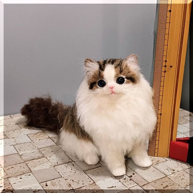 羊毛フェルト 猫 フサフサな キジシロ猫さん ねこ ネコ 猫フィギュア