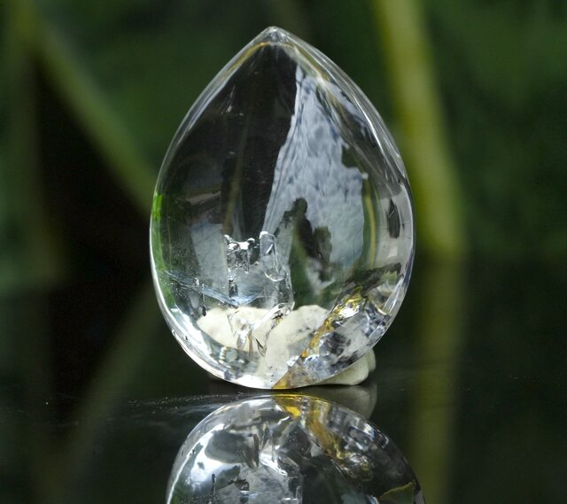 古代の水☆水入り水晶 s1631 | iichi 日々の暮らしを心地よくする
