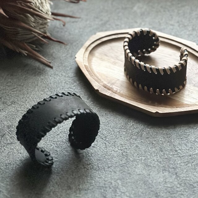 レザーバングル ˗ˏˋ kagari ˎˊ˗ 〖受注制作〗 | iichi 日々の暮らしを