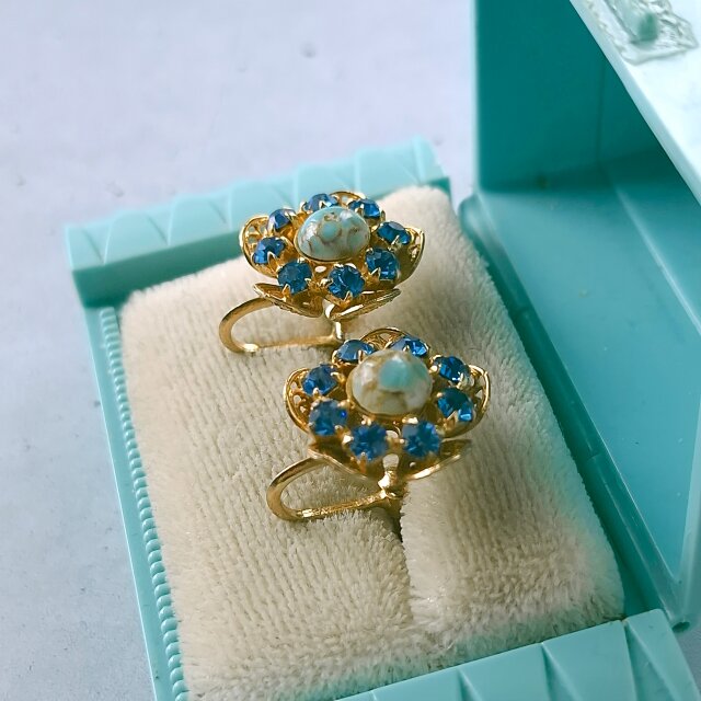 faux turquoise blue rhinestone flower ヴィンテージイヤリング