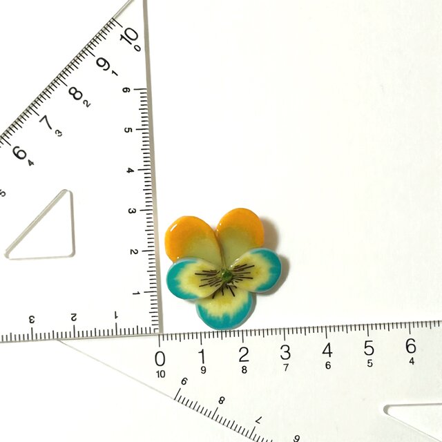 ビオラのブローチ-4 | iichi 日々の暮らしを心地よくするハンドメイド