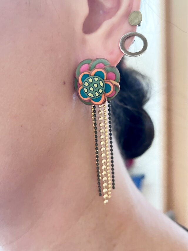 大きめお花のピアス・イヤリング ロングチェーン赤 オレンジ・ピンク