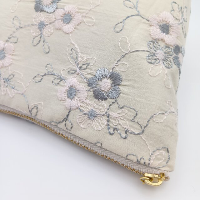 花柄刺繍ポーチ 花柄刺繍 保温・保冷の洗えるポーチ 大きめ20cm クリーム色 816