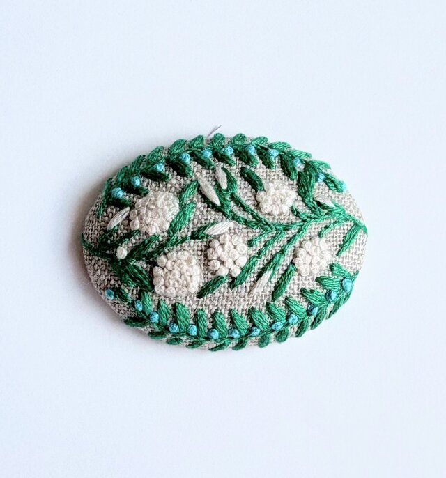 草花の刺繍ブローチ(botanical）#506 | iichi 日々の暮らしを心地よく