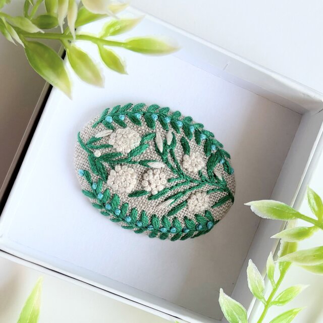 草花の刺繍ブローチ(botanical）#506 | iichi 日々の暮らしを心地よく