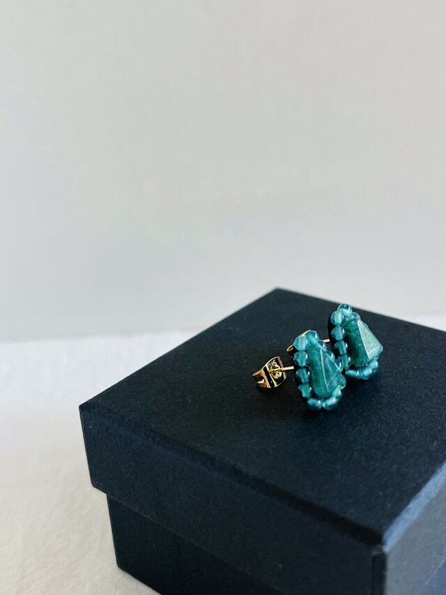 天然石刺繍／ピアス】△グリーンアベンチュリン×グリーンオニキス