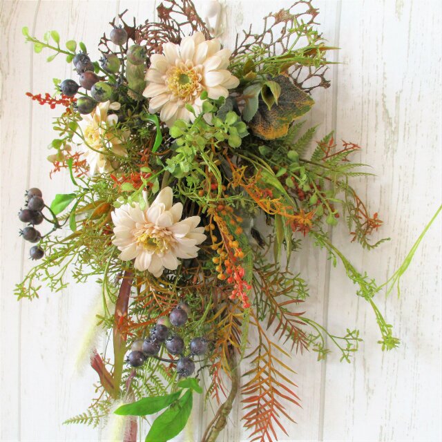 秋冬】ガーベラとブラックベリーの壁掛けアシンメトリースワッグ ns709