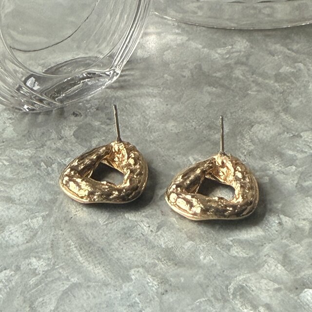 P830-ヴィンテージピアス U.S.A. 1980's Black & Gold Organic Twist