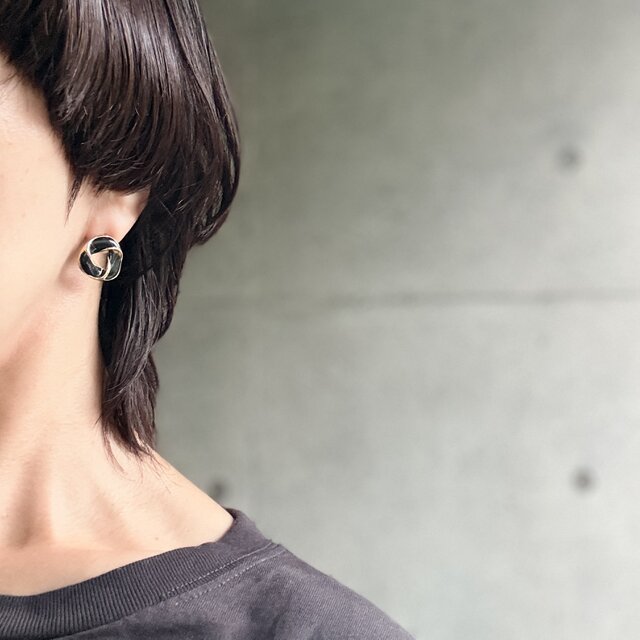 P830-ヴィンテージピアス U.S.A. 1980's Black & Gold Organic Twist