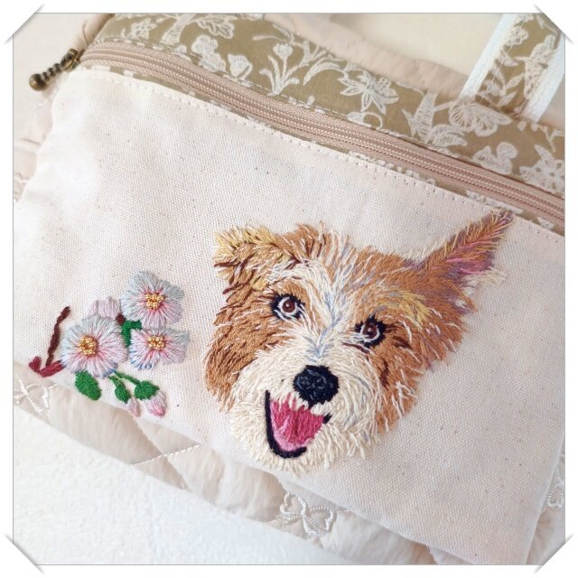 手刺繍☆犬と桜☆小ぶりなトートバッグ 手刺繍☆犬と桜☆小ぶりなトートバッグ | iichi 日々の暮らしを