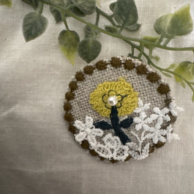 ＊ ＊☆ハンドメイドミナペルホネン⚮̈ タンバリンスキップブローチ花